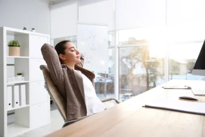 Picture of person controlling panic symptoms with CBT help